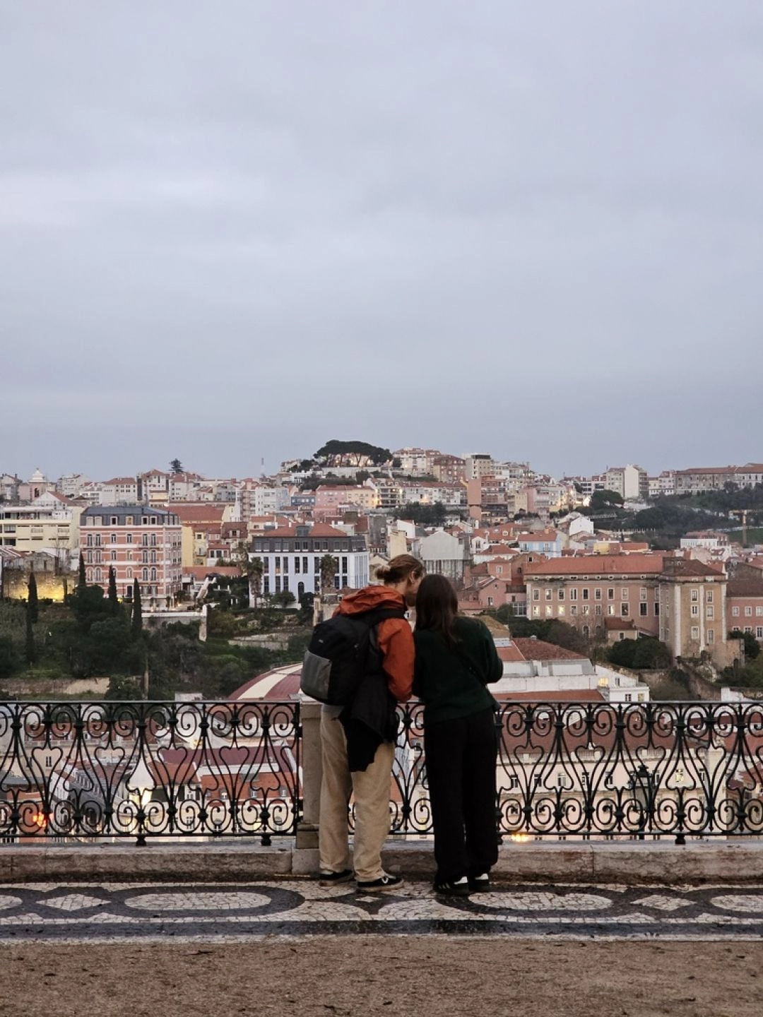 Lizbona widok z punktu widokowego miradouro para nad miastem