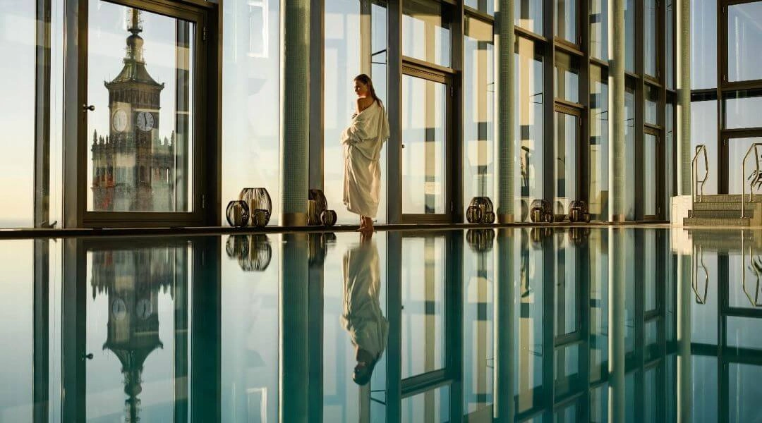 Intercontinental basen na dachu