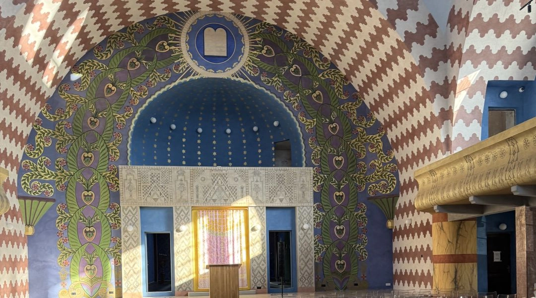 Wnętrze odrestaurowanej synagogi w Trenczynie.