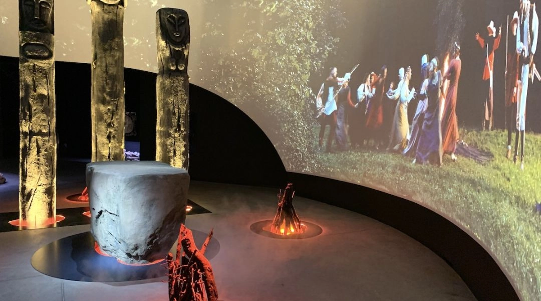 Park Legend Nowa Słupia wnętrze ekspozycji multimedialnej.