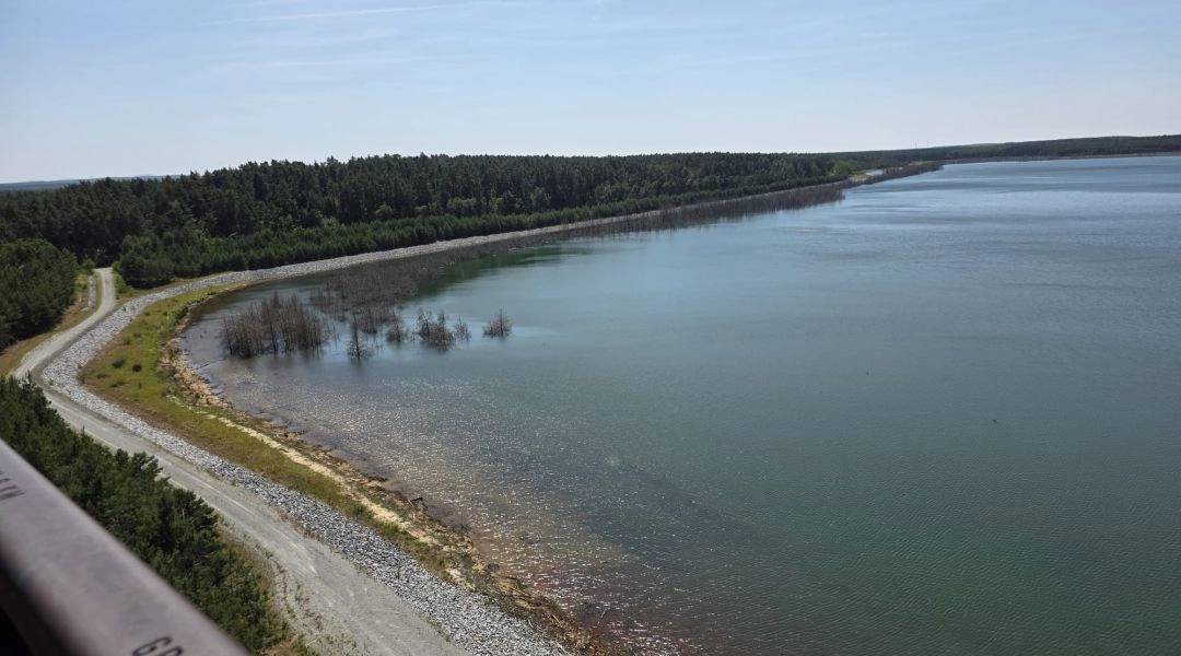 Sztuczne pojezierze w Łużycach Dolnych.