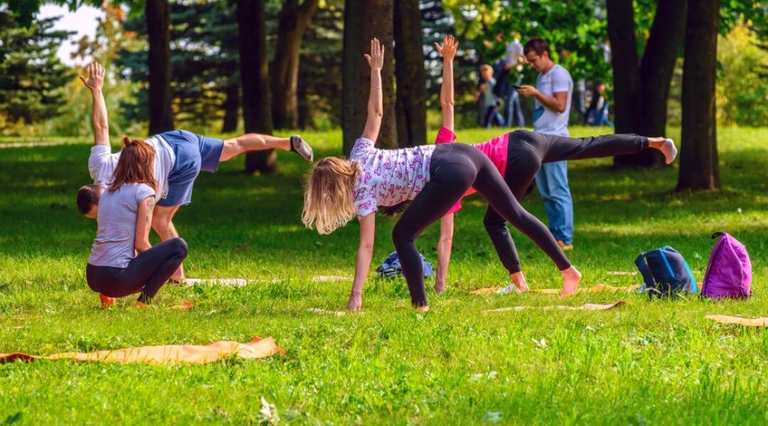 Joga w parku w Warszawie