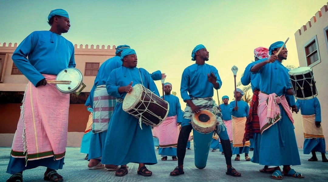 Muscat Festival w Maskacie, Oman, tradycyjni muzycy podczas występu.
