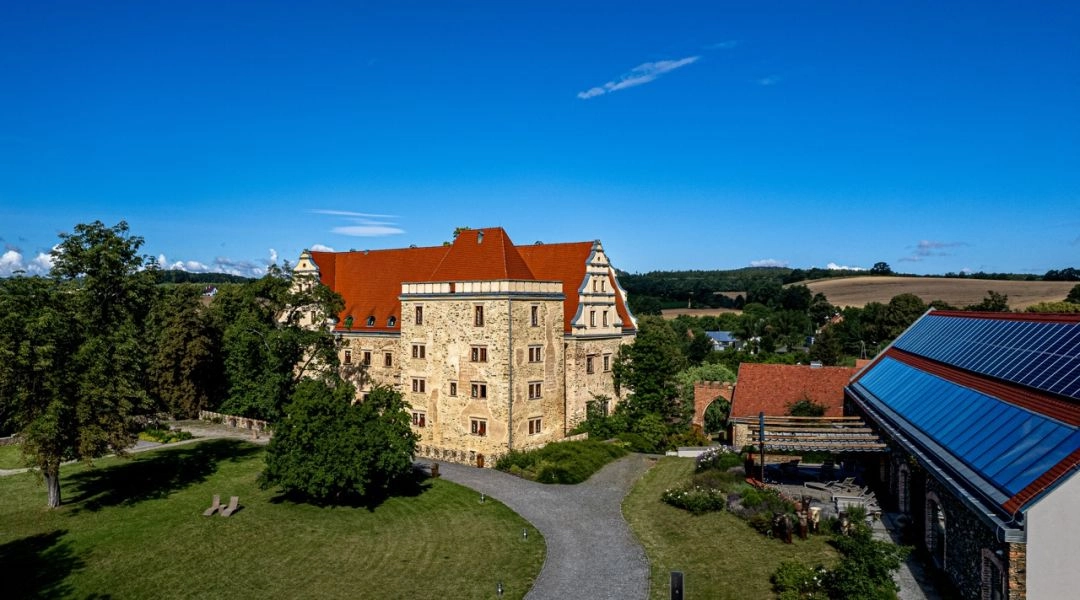 Zabytkowy zamek Uroczysko Siedmiu Stawów w Goli Dzierżoniowskiej