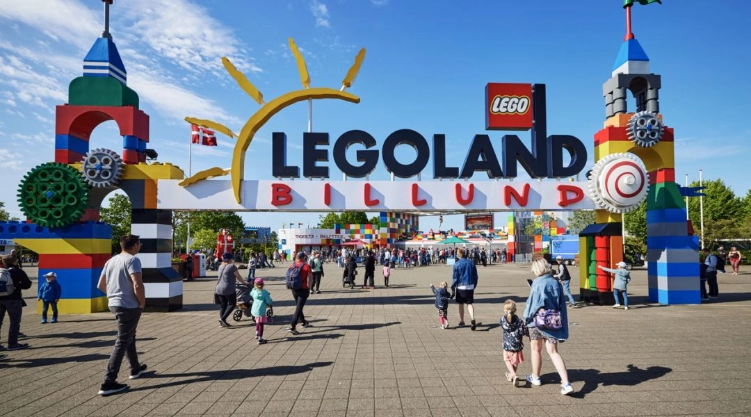 Główne wejście do Legolandu w Billund w Danii