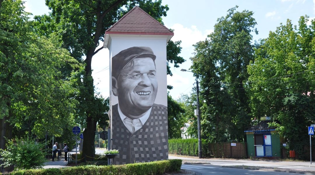 Mural Pawlaka z Samych swoich w Brwinowie