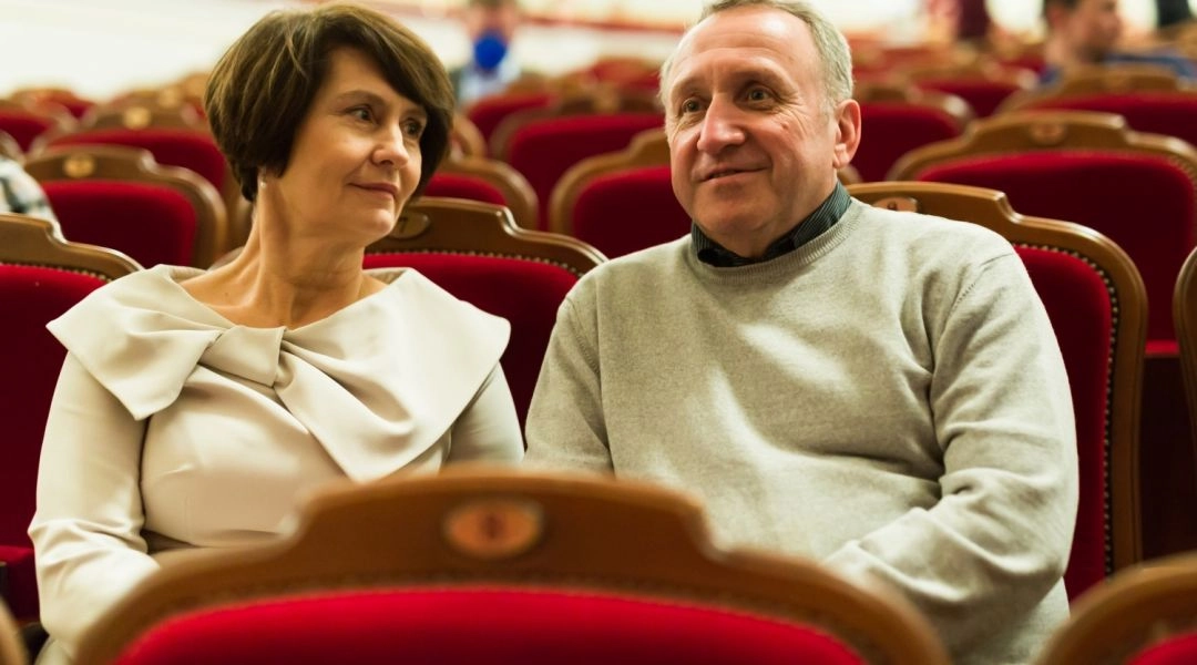 Czym wyróżniają się ponadczasowe sztuki teatralne?