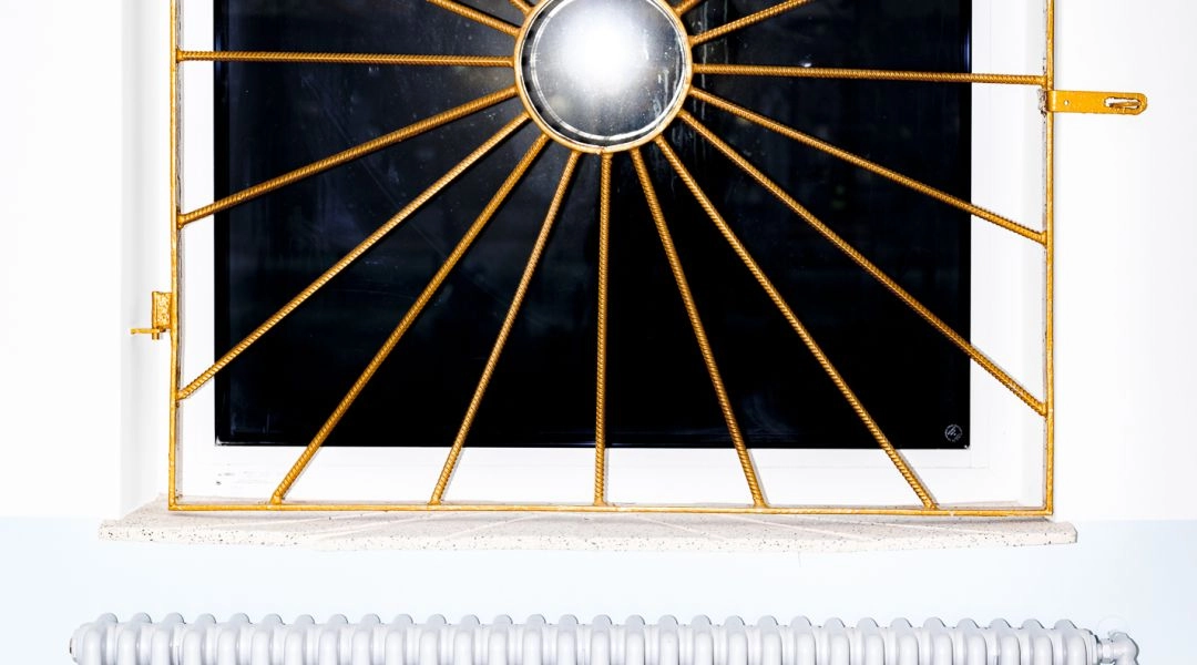 Obiekt artystyczny w Żyjni BWA Wrocław – zimowa odsłona wystawy sytuacyjnej.