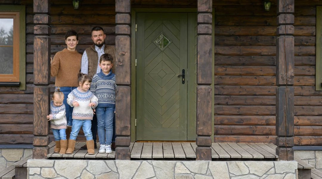 Rodzina w komplecie - Natalia i Marek z dziećmi.