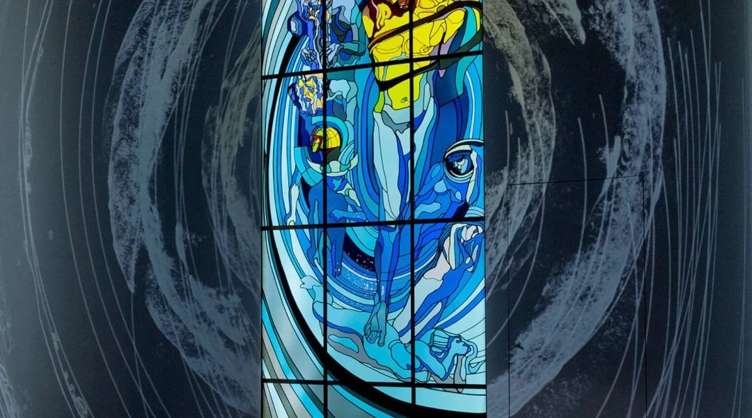 Kolorowy witraż w Muzeum Witrażu w Krakowie.