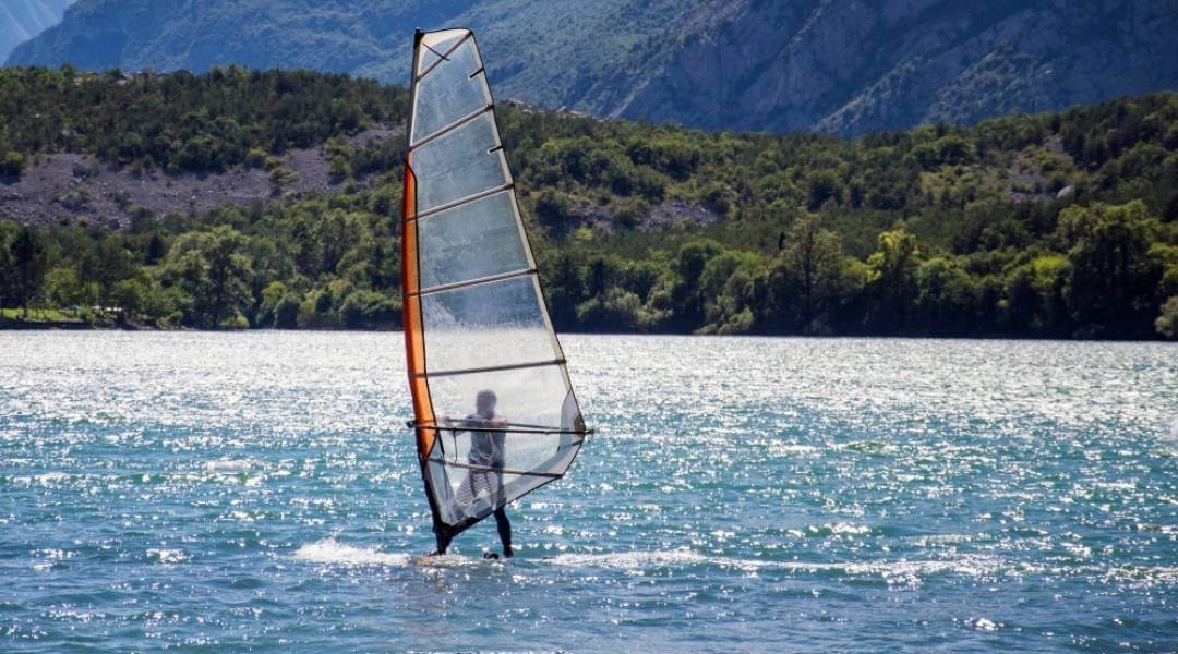 jezioro idro windsurfing