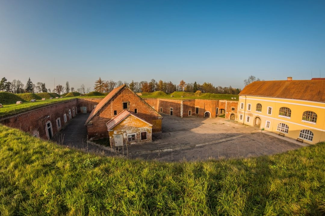 Twierdze wojskowe Josefov i Dobrošov