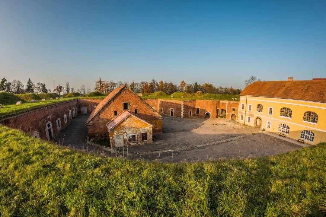 Twierdze wojskowe Josefov i Dobrošov