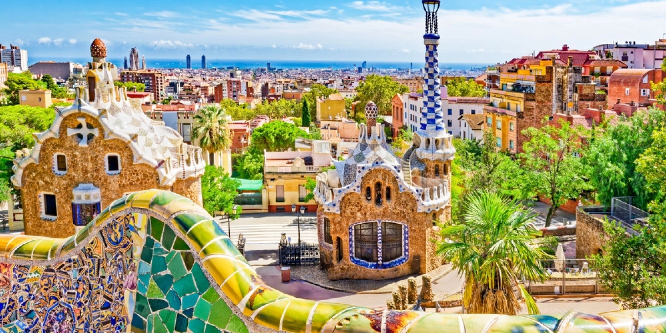 Park Güell w Barcelonie z charakterystyczną architekturą Gaudíego