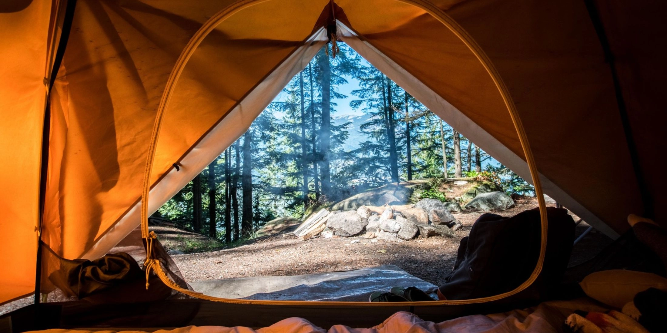campingi nad morzem i w górach
