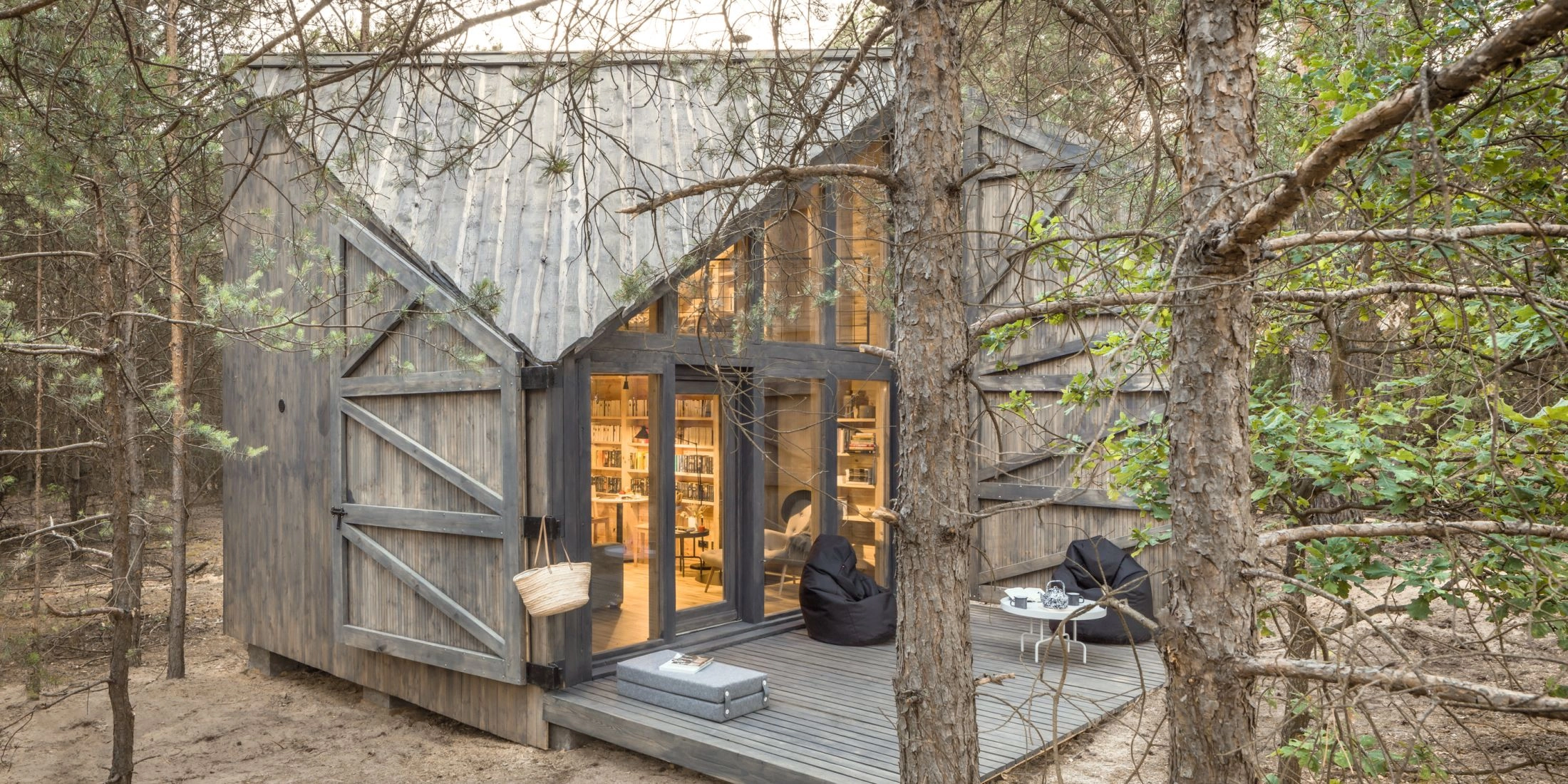 Bookworm Cabin, czyli chatka do czytania. Zobacz, jak wygląda w środku!
