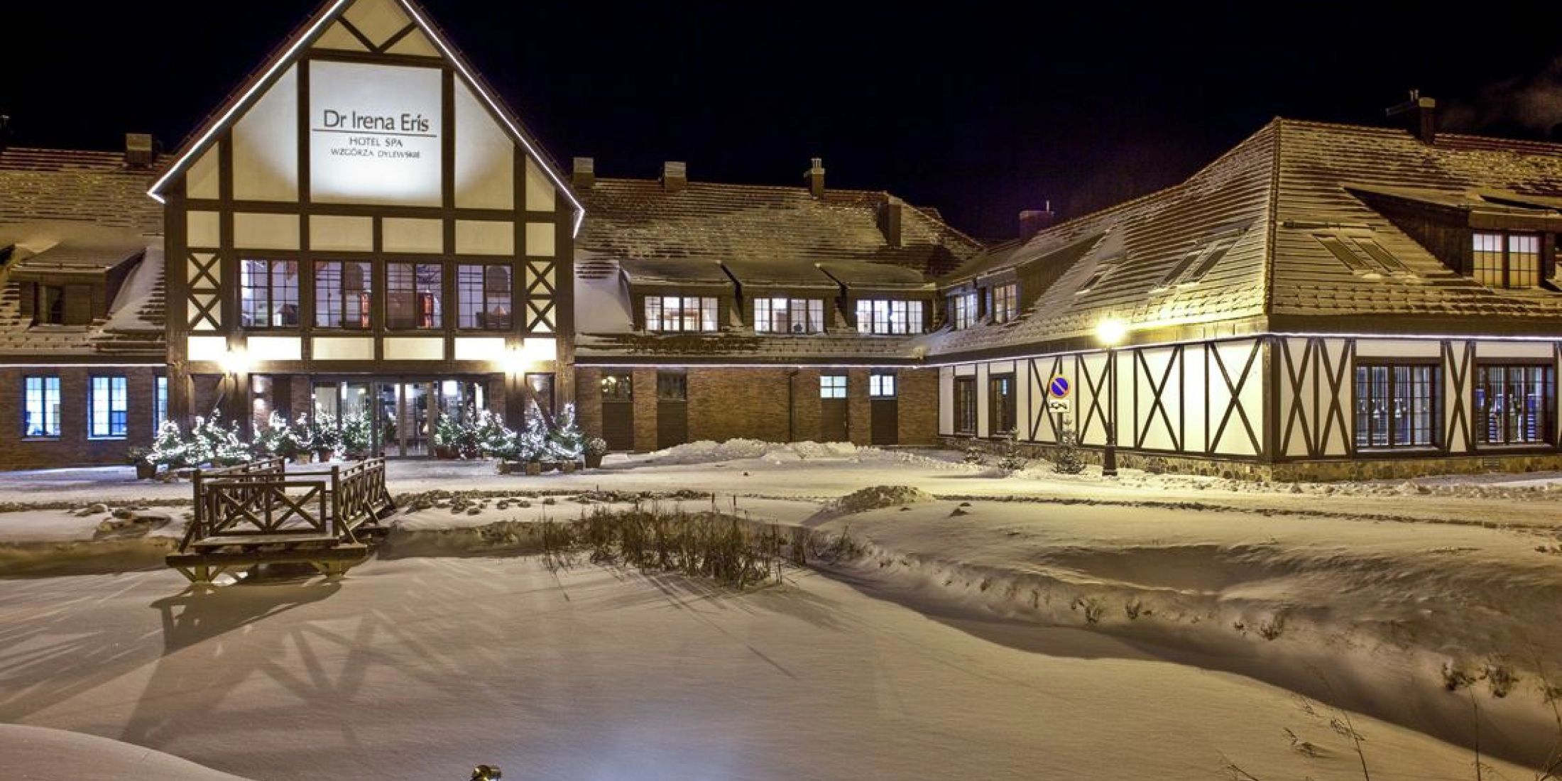 Hotel SPA Dr Irena Eris Wzgórza Dylewskie zimą nocą bez fajerwerków