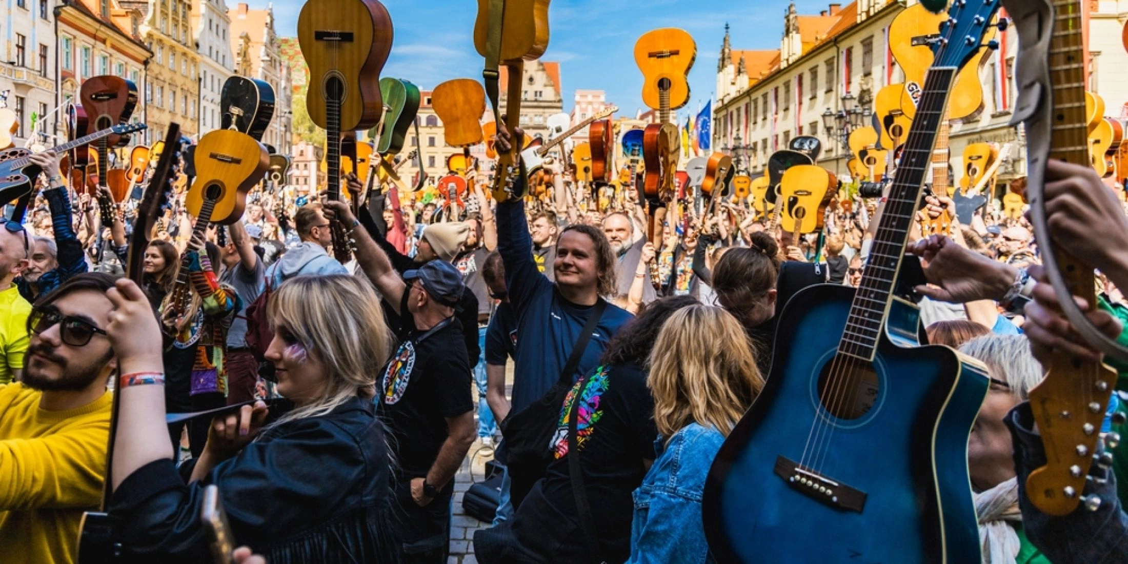 Gitarowy Rekord Świata Wrocław Rynek tłum gitarzystów majówka koncert