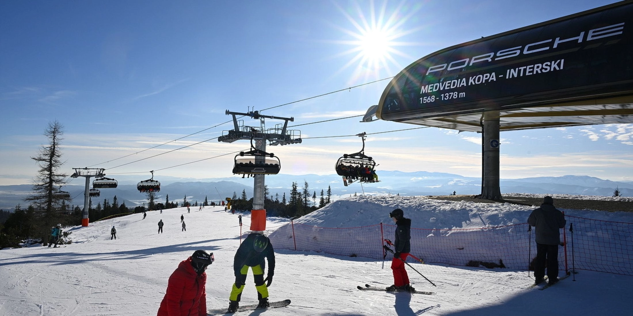Nowa kolejka linowa Porsche w Strbskim Plesie, trasa Medvedia Kopa – Interski zimą.
