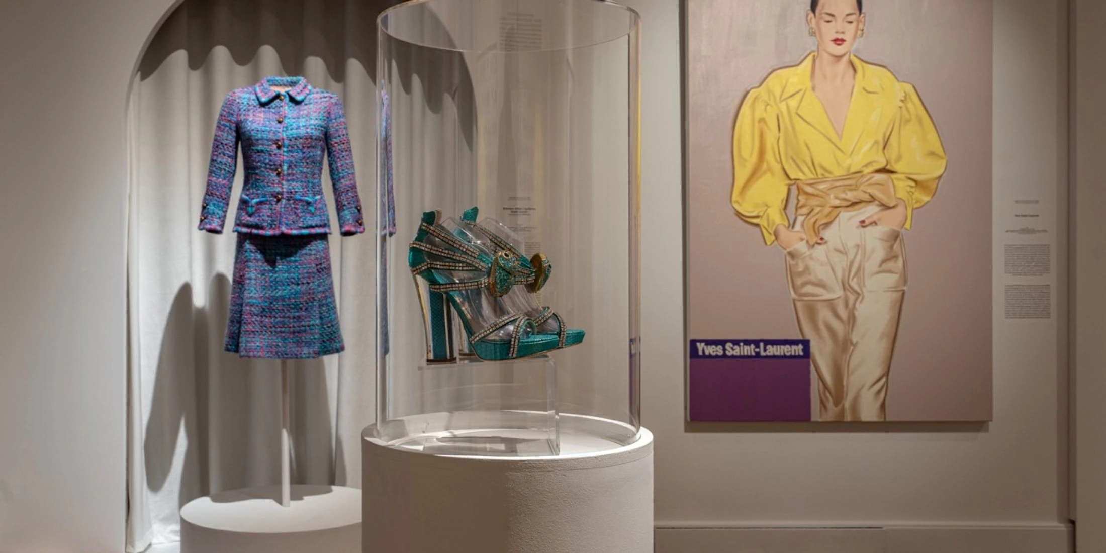 garsonka Chanel i buty haute couture na wystawie Niech nas widzą w Zamku Królewskim w Warszawie