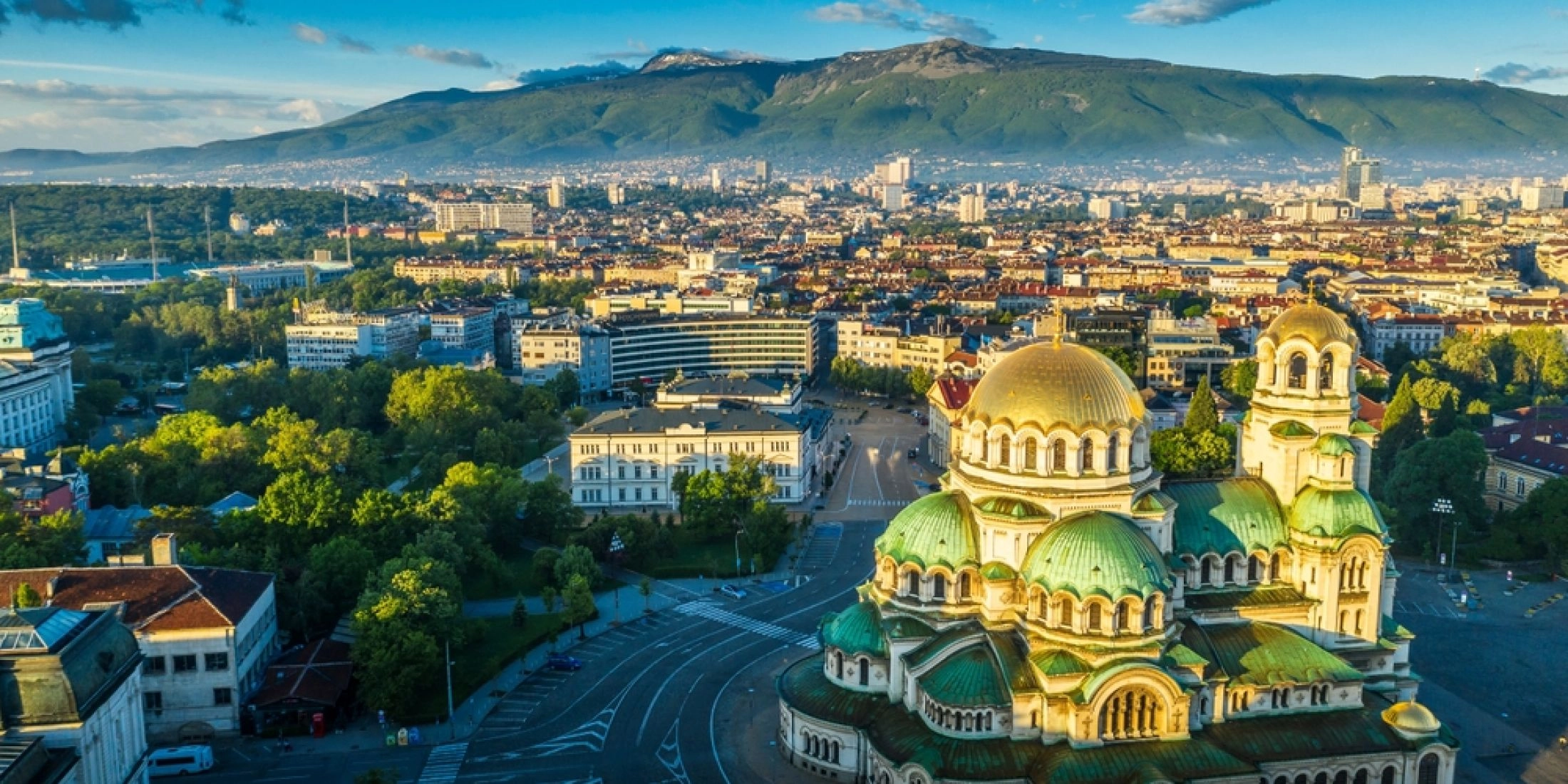 Panorama Sofii z Soborem św. Aleksandra Newskiego i masywem Witoszy w tle