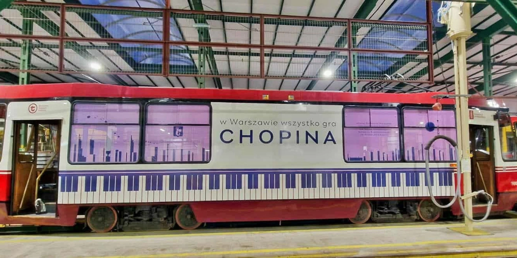 Tramwaj w Warszawie z muzyką Chopina z okazji festiwalu chopinowskiego