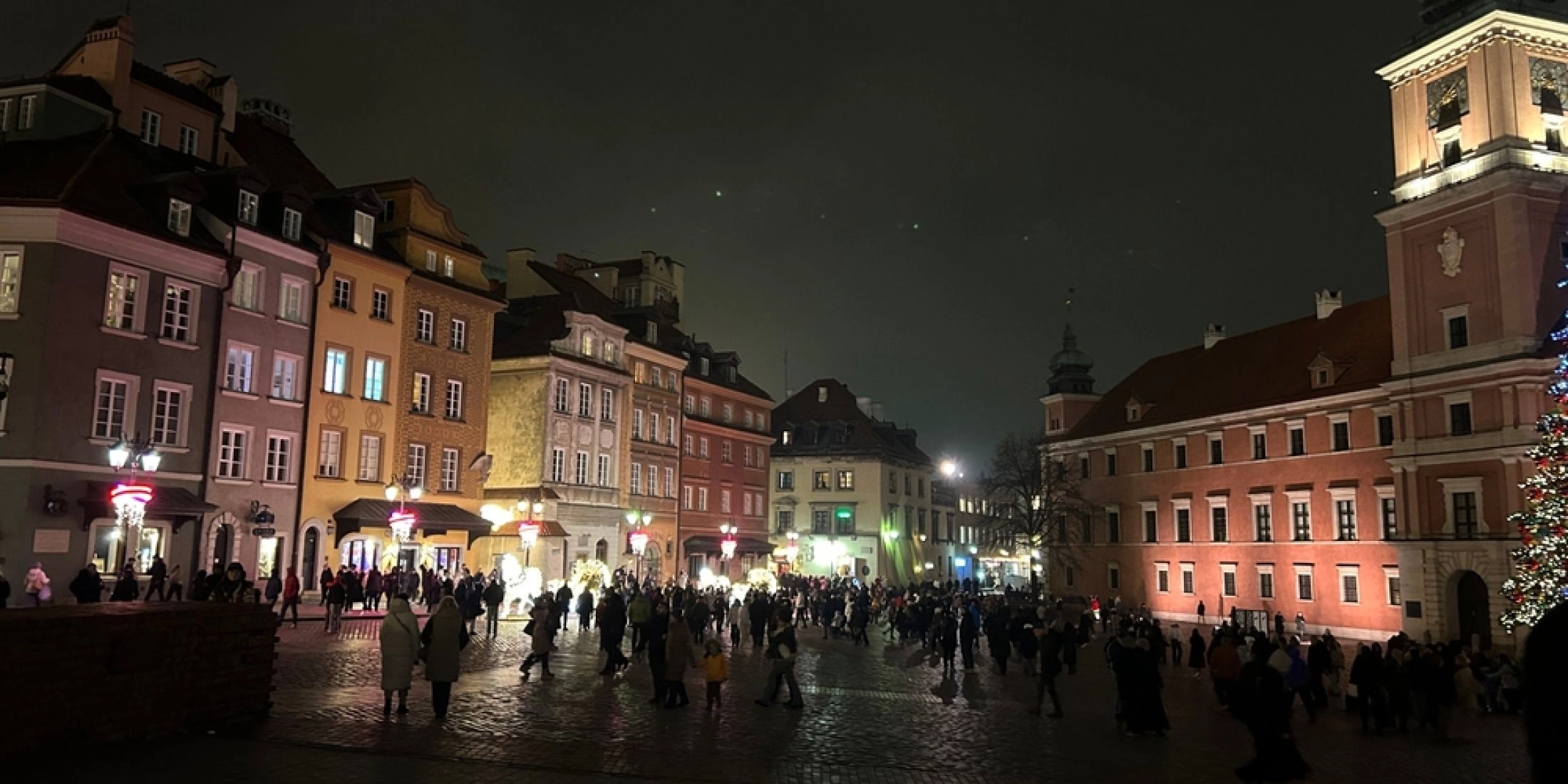 Warszawa starówka w weekend wieczorem
