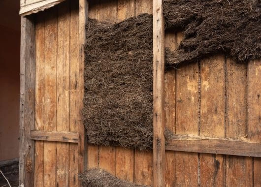 Konstrukcja ściany z wypełnieniem z igliwia