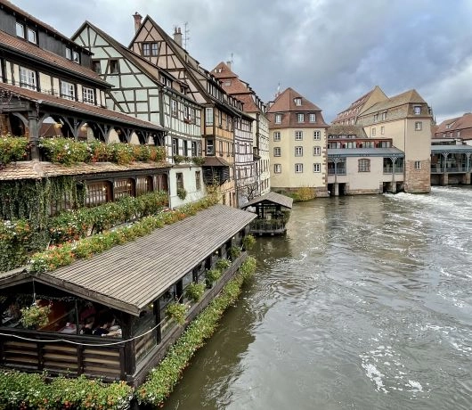 Petite France Strasburg kolorowe domy nad kanałem