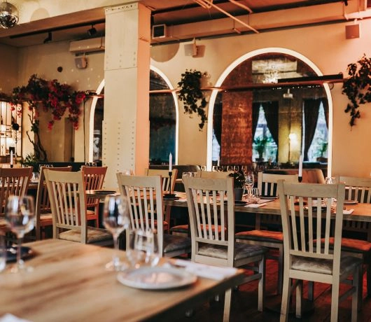 Wnętrze warszawskiej restauracji Meze