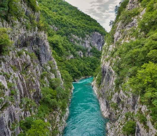 Czarnogórski kanion rzeki Tara.