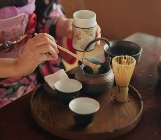 W Japonii parzenie i picie matchy to rytuał. Jest duchową praktyką, filozofią i wyrazem estetyki.