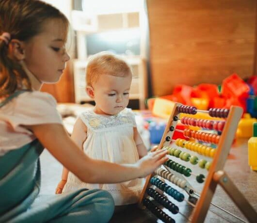 Wybierając hotel, sprawdźmy okocę, ale także, czy nasze dzieci nie będą nudzić się w obiekcie. Fot. Shutterstok