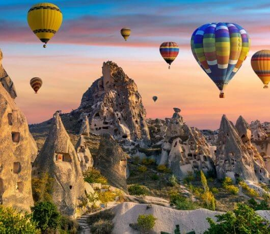 Widok z balonu na turecką Kapadocję.