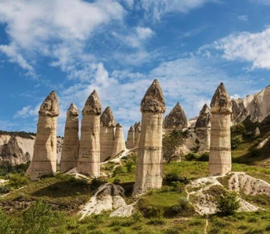 Charakterystyczne skały w Kapadocji - Turcja.