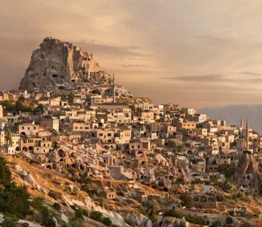 Miasto wykute w kamieniu - turecka Kapadocja.