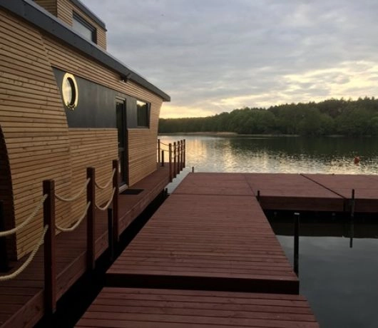 Houseboats są w standardzie hotelowym.