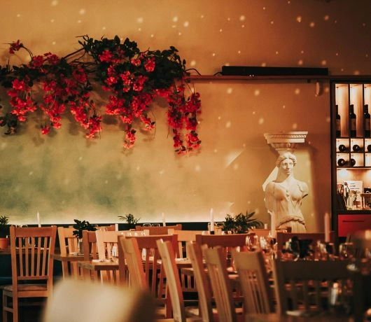 Wnętrze warszawskiej restauracji Meze