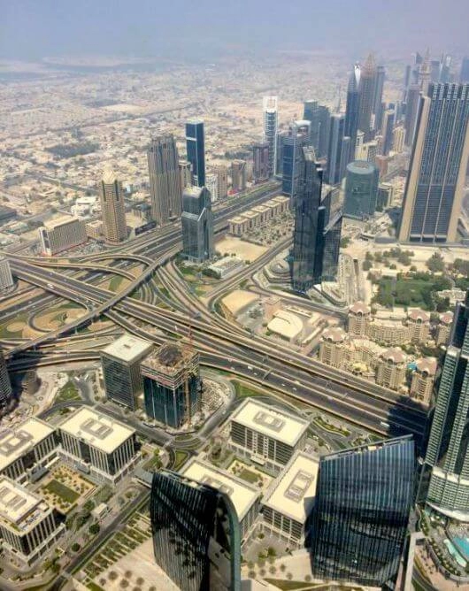 Widok na najwyższy budynek świata z hotelu Shangri-La, Dubaj z tarasu Burj Khalifa.