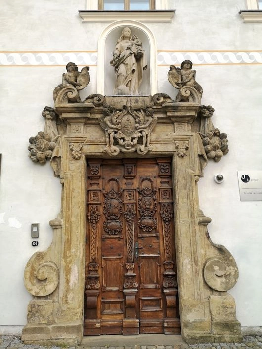 Portal kolegium pijarów Litomyśl