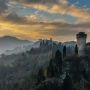 Rocca Manfrediana w Brisighelli na wzgórzu w prowincji Rawenna w regionie Emilia-Romania.