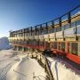 Zewnętrzny widok Glacier Hotel Grawand położonego na śniegu wysoko w Alpach