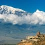 Klasztor Chor Wirap na tle góry Ararat w Armenii