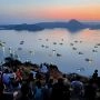 Komodo o zachodzie słońca, Indonezja