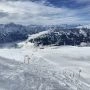 Panorama Dolomitów Lienzkich i stoki narciarskie Zettersfeld nad Lienz w Tyrolu Wschodnim.