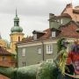Syrenka i tryton na platformie podczas parady.