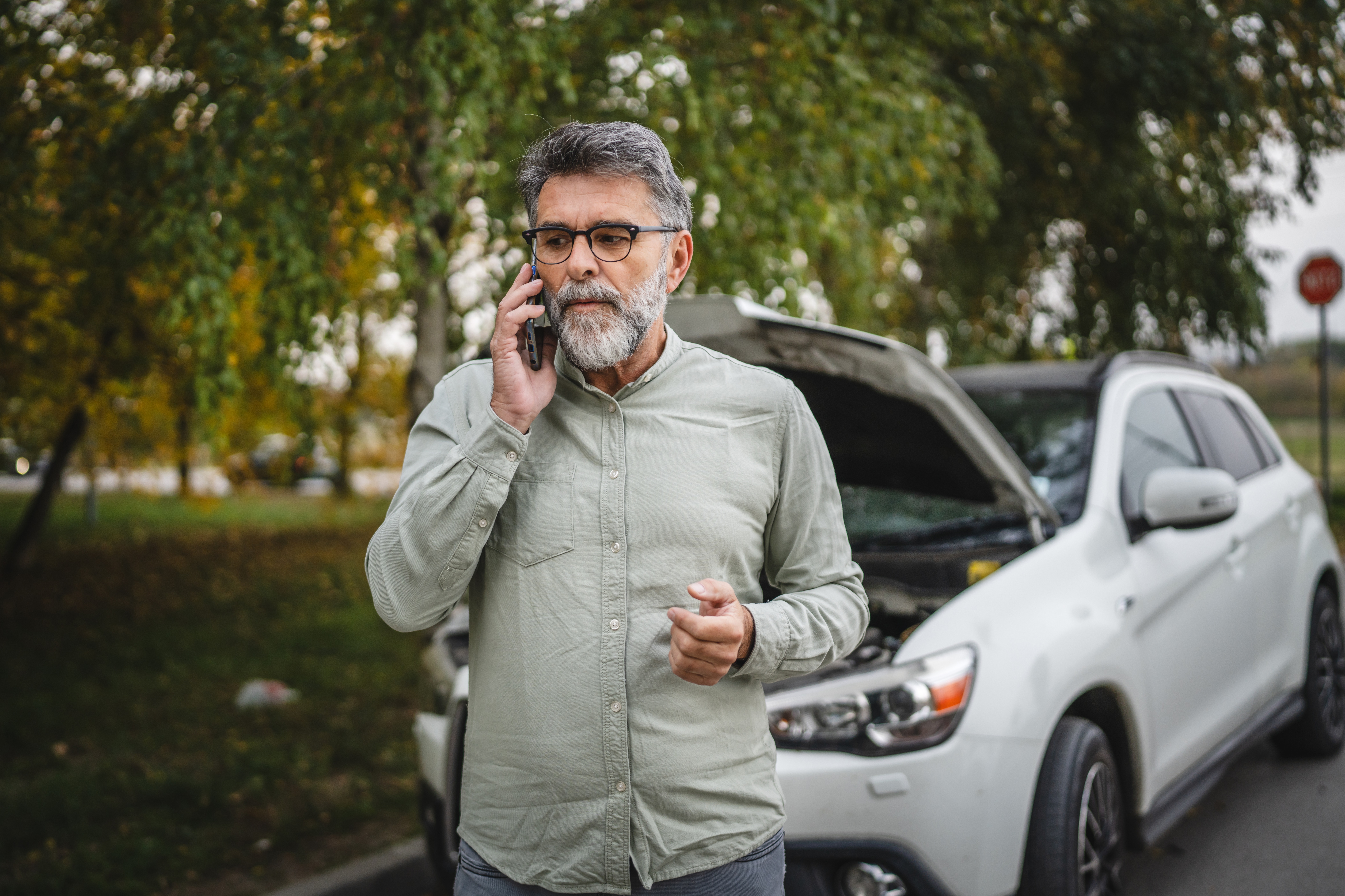 Uszkodzenie auta w podróży - na jaką pomoc możesz liczyć