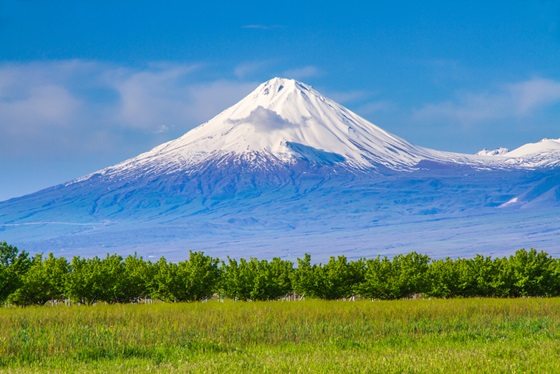 Góra Ararat w Turcji - szczyt w śniegu.