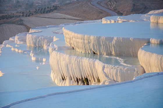 Białe tarasy w Pammukale w Turcji.