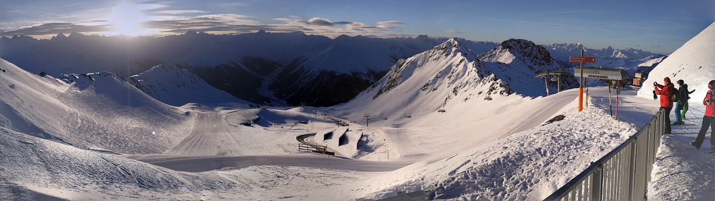 Davos to jednocześnie jeden z najlepszych ośrodków narciarskich w Alpach nie tylko na ferie zimowe.